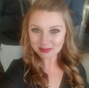 Meet your Posher, Nicoleta